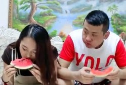 女子吃瓜比赛赢了视频