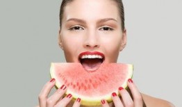 美女图片吃瓜视频,揭秘网络热点的背后故事