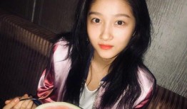 台湾表妹吃瓜图片视频,表情包走红网络！