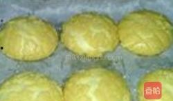 小花妞吃哈密瓜面包视频,萌态十足引网友爆笑