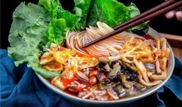 大瓜头吃螺蛳粉视频,辣味十足，网友直呼过瘾！