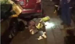 大爷拿大碗吃瓜视频,诠释夏日清凉新风尚