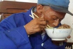 大爷擅自摘瓜吃瓜视频,擅自摘瓜吃瓜引网友热议