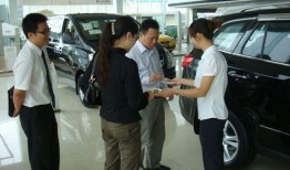 奥迪女销售员吃瓜视频,一瓜未平，又一瓜起！