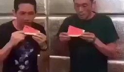 大妈搞笑吃瓜视频大全集,笑料横生全集大放送！