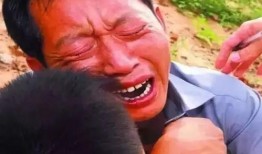 邢台抱孩子吃瓜事件视频,传统习俗还是不文明行为？