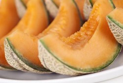 小五吃哈密瓜视频,甜蜜瞬间尽收眼底