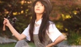 两个女生pk吃瓜视频,两位女神同台竞技，吃瓜大赛谁主沉浮？