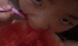 宝宝拍戏吃瓜视频