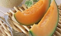 哈密瓜不能晚上吃嘛视频,哈密瓜晚上食用禁忌，健康饮食新观念