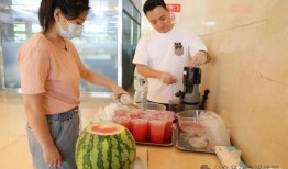 酒店二楼吃瓜事件视频,一场意外引发的社交风波