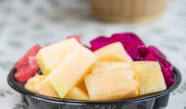 吃哈密瓜水果拼盘视频,色彩缤纷的夏日美味