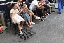 成都武侯吃瓜事件视频,一场网络热议的街头冲突揭秘