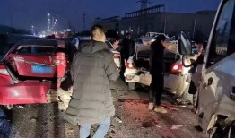 吃瓜群众遭车祸视频大全,视频大全记录惊险瞬间