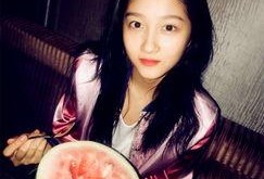 王奕吃瓜现场图片大全视频,趣味瞬间大盘点