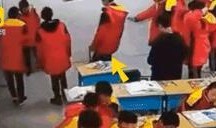 打架时的吃瓜群众视频,一场街头冲突，围观者的视角记录