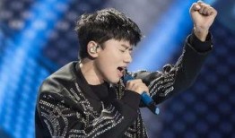 张杰录视频吃瓜