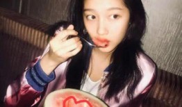 台湾表妹吃瓜图片视频,表情包走红网络！