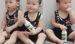 吃瓜视频的小孩唱歌