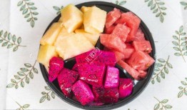 吃哈密瓜水果拼盘视频,色彩缤纷的夏日美味