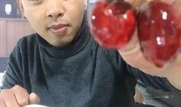 阿坤和瓜帅吃蛋糕视频播放,共享蛋糕欢乐时光